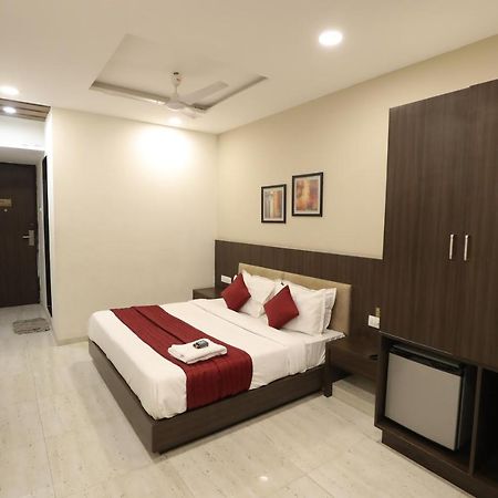 Hotel Privya Rooms And Banquet Surate Exterior foto