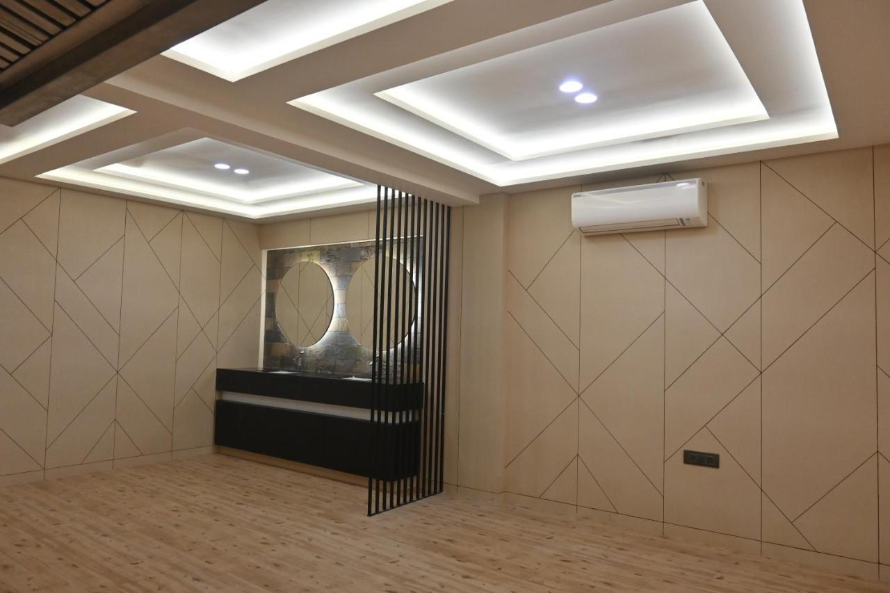Hotel Privya Rooms And Banquet Surate Exterior foto