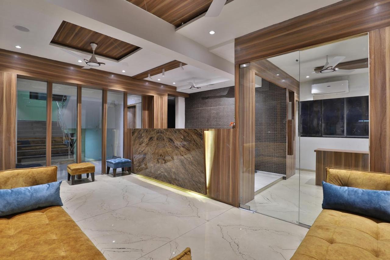 Hotel Privya Rooms And Banquet Surate Exterior foto