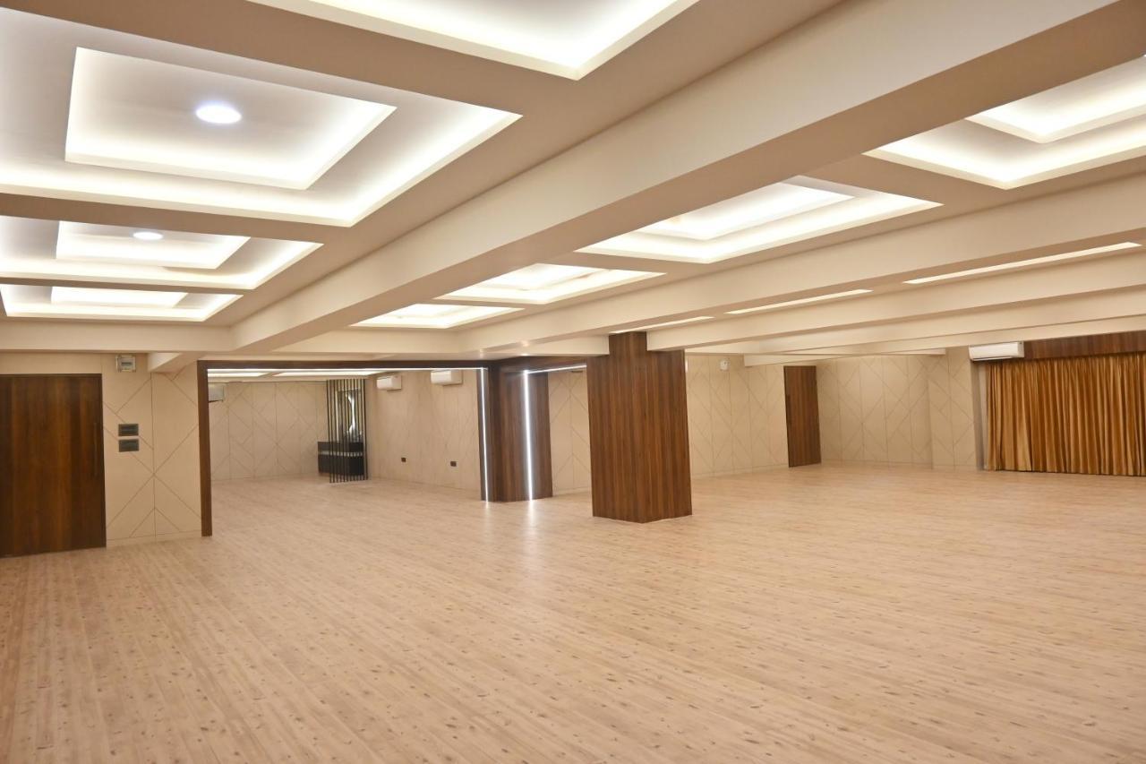 Hotel Privya Rooms And Banquet Surate Exterior foto
