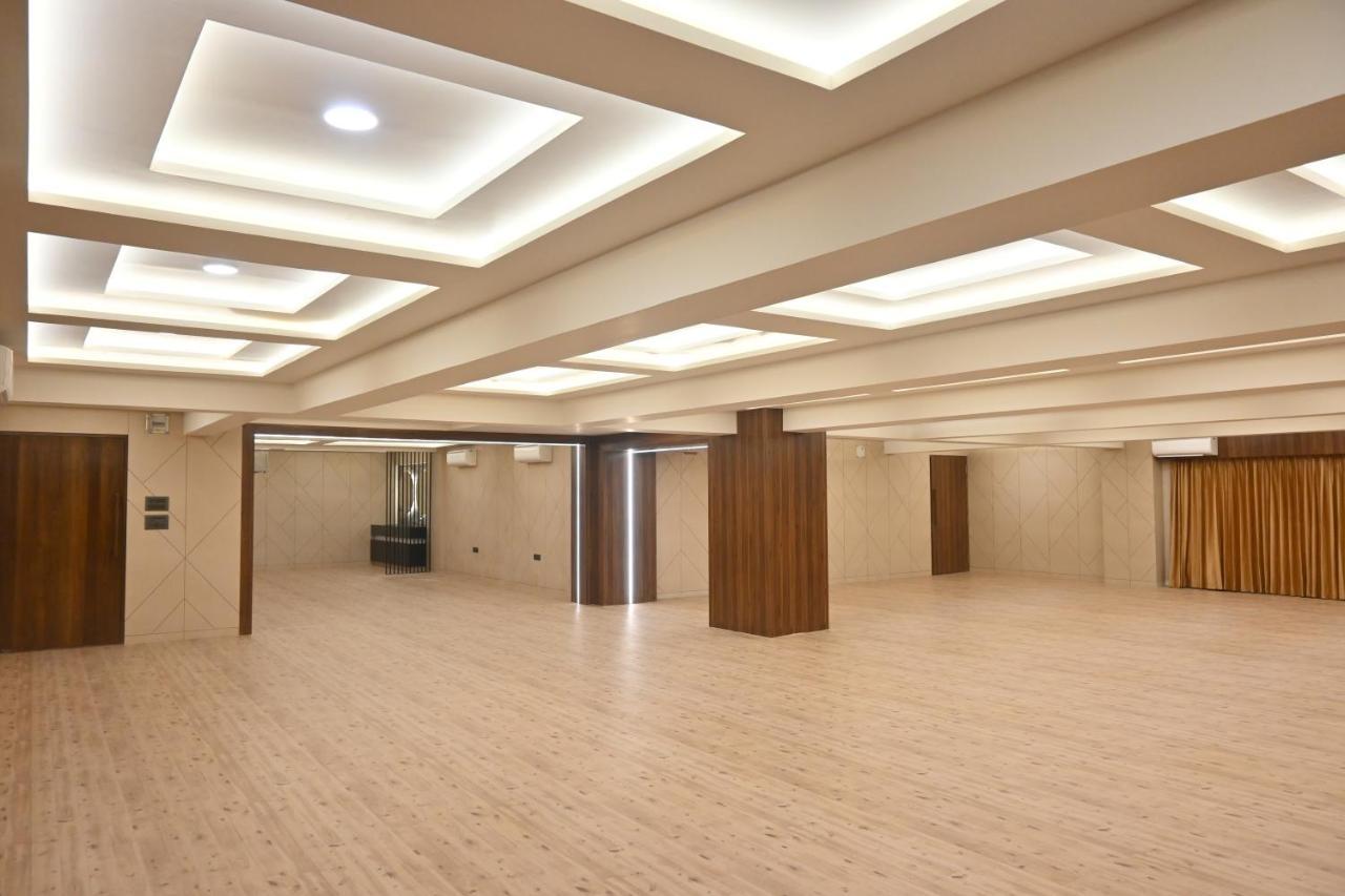 Hotel Privya Rooms And Banquet Surate Exterior foto