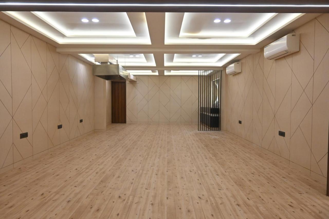 Hotel Privya Rooms And Banquet Surate Exterior foto