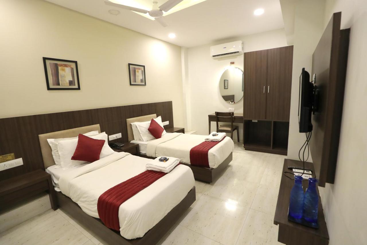 Hotel Privya Rooms And Banquet Surate Exterior foto