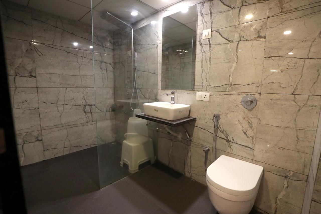 Hotel Privya Rooms And Banquet Surate Exterior foto