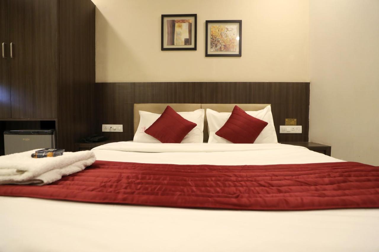 Hotel Privya Rooms And Banquet Surate Exterior foto