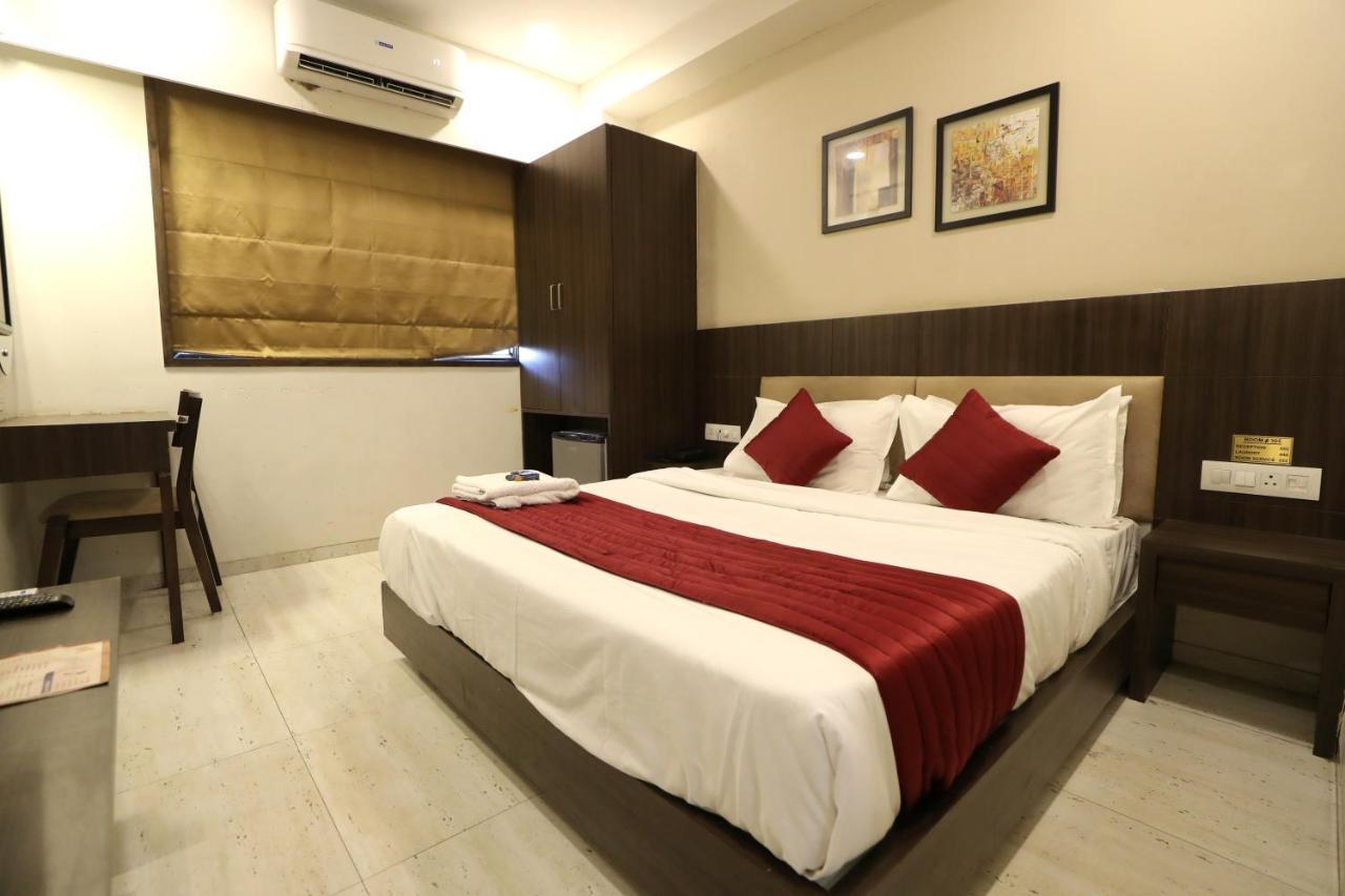 Hotel Privya Rooms And Banquet Surate Exterior foto