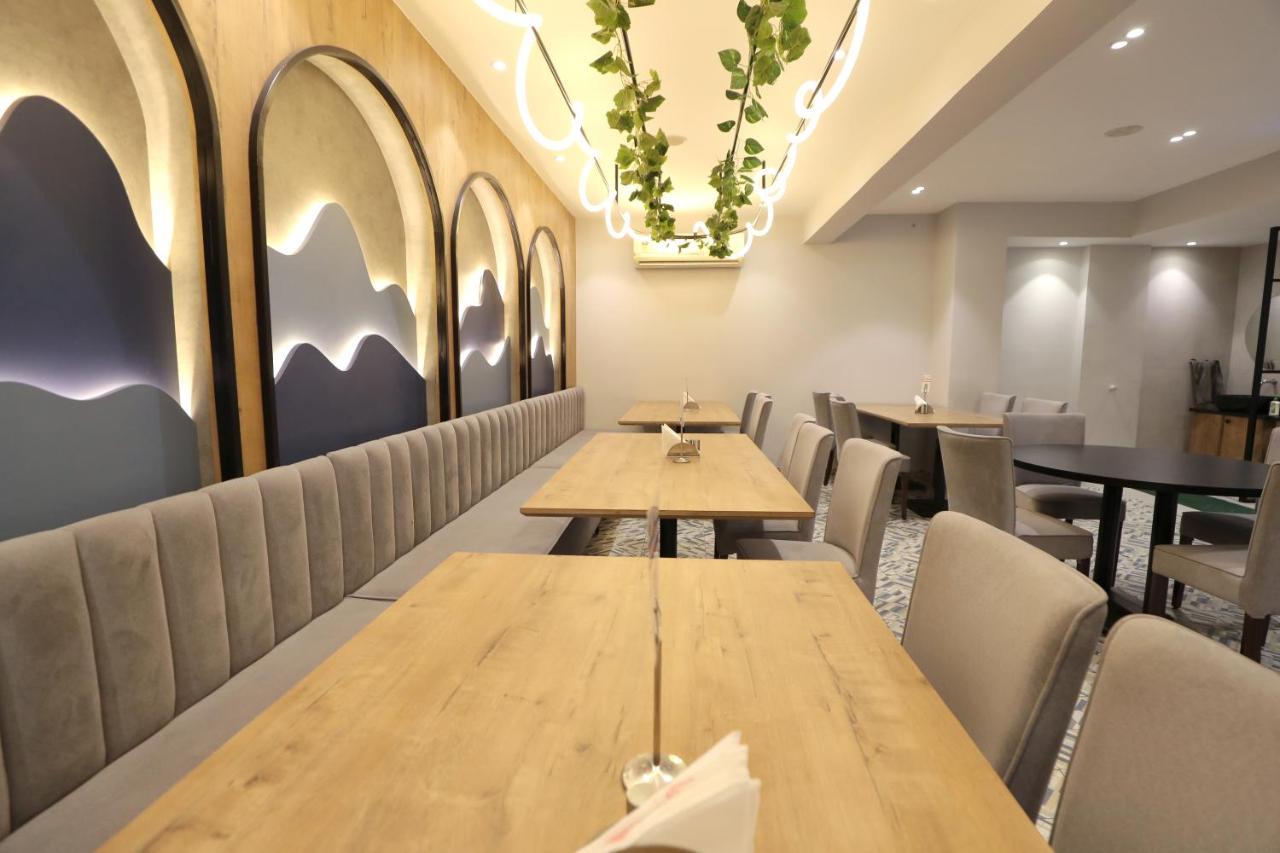 Hotel Privya Rooms And Banquet Surate Exterior foto