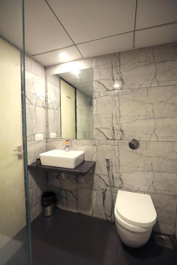 Hotel Privya Rooms And Banquet Surate Exterior foto