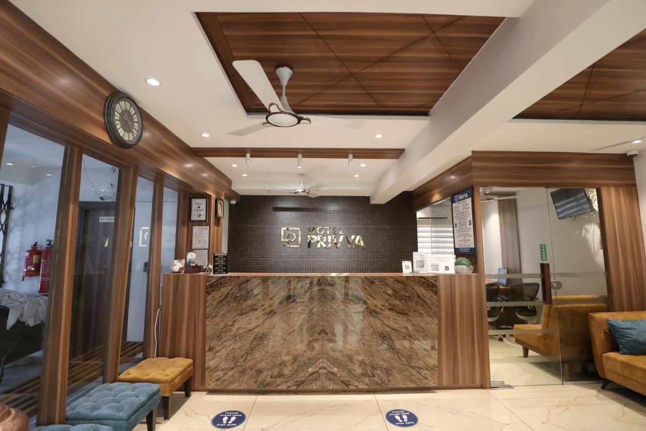 Hotel Privya Rooms And Banquet Surate Exterior foto