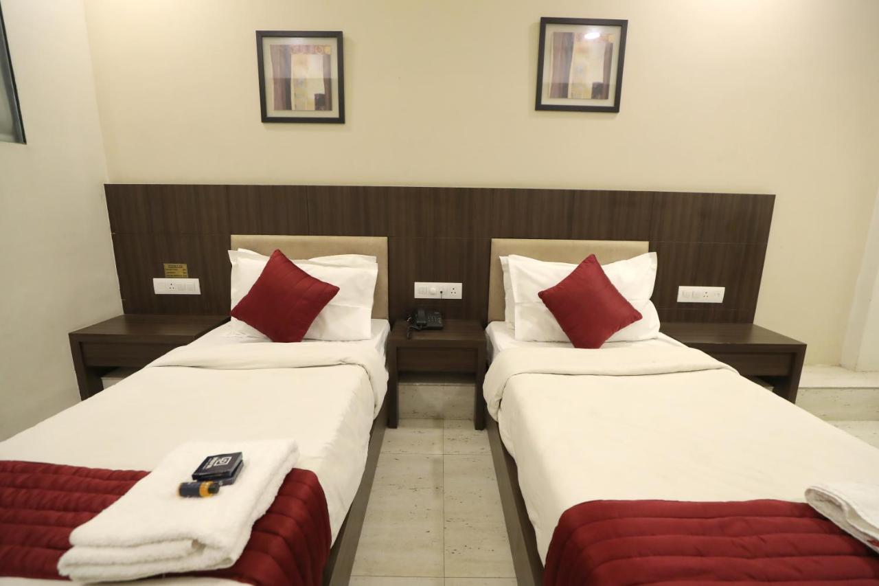 Hotel Privya Rooms And Banquet Surate Exterior foto