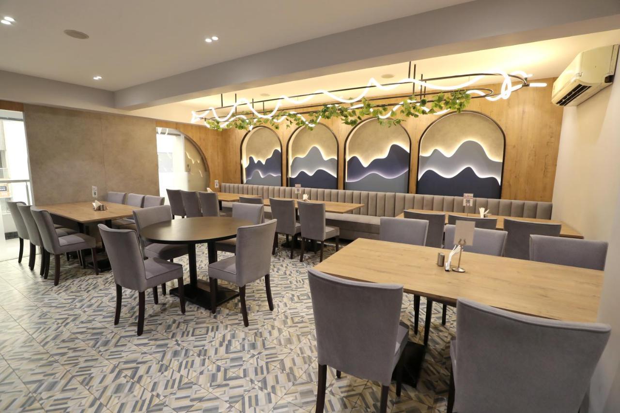 Hotel Privya Rooms And Banquet Surate Exterior foto