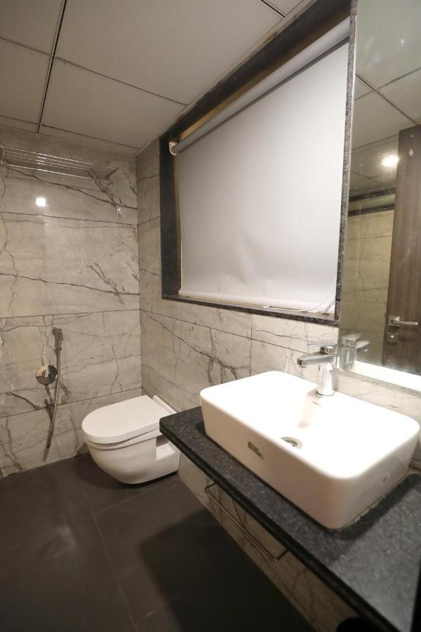 Hotel Privya Rooms And Banquet Surate Exterior foto