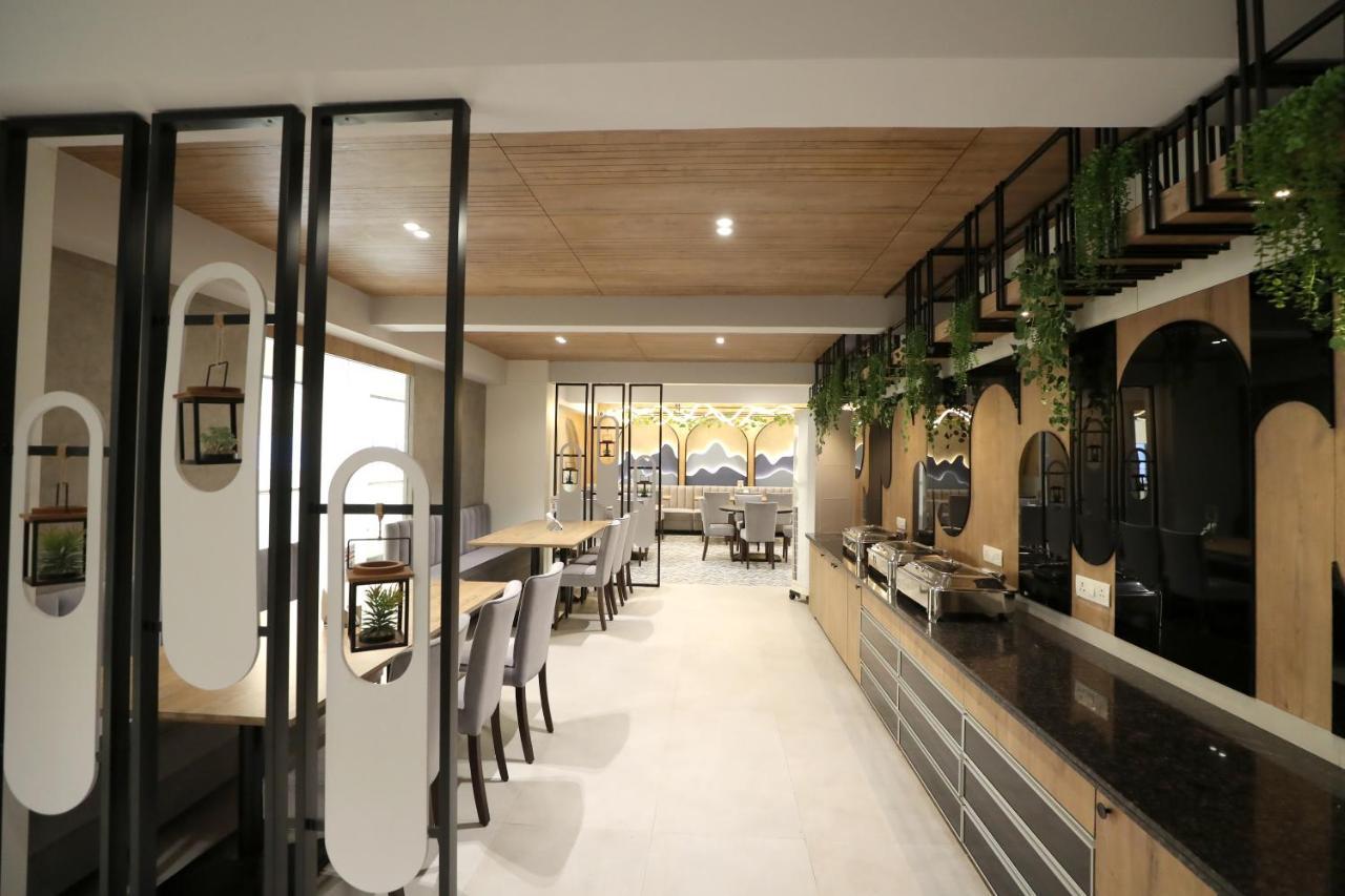 Hotel Privya Rooms And Banquet Surate Exterior foto