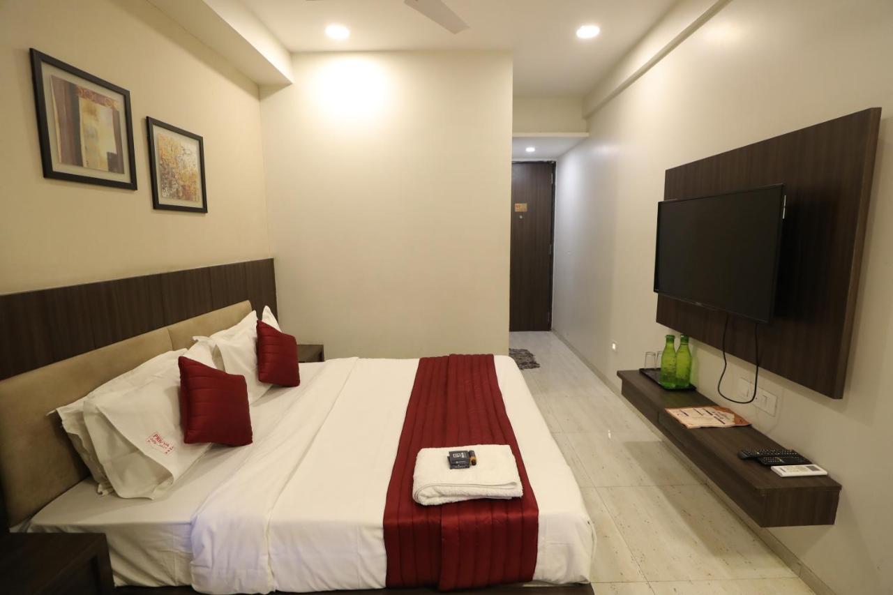 Hotel Privya Rooms And Banquet Surate Exterior foto