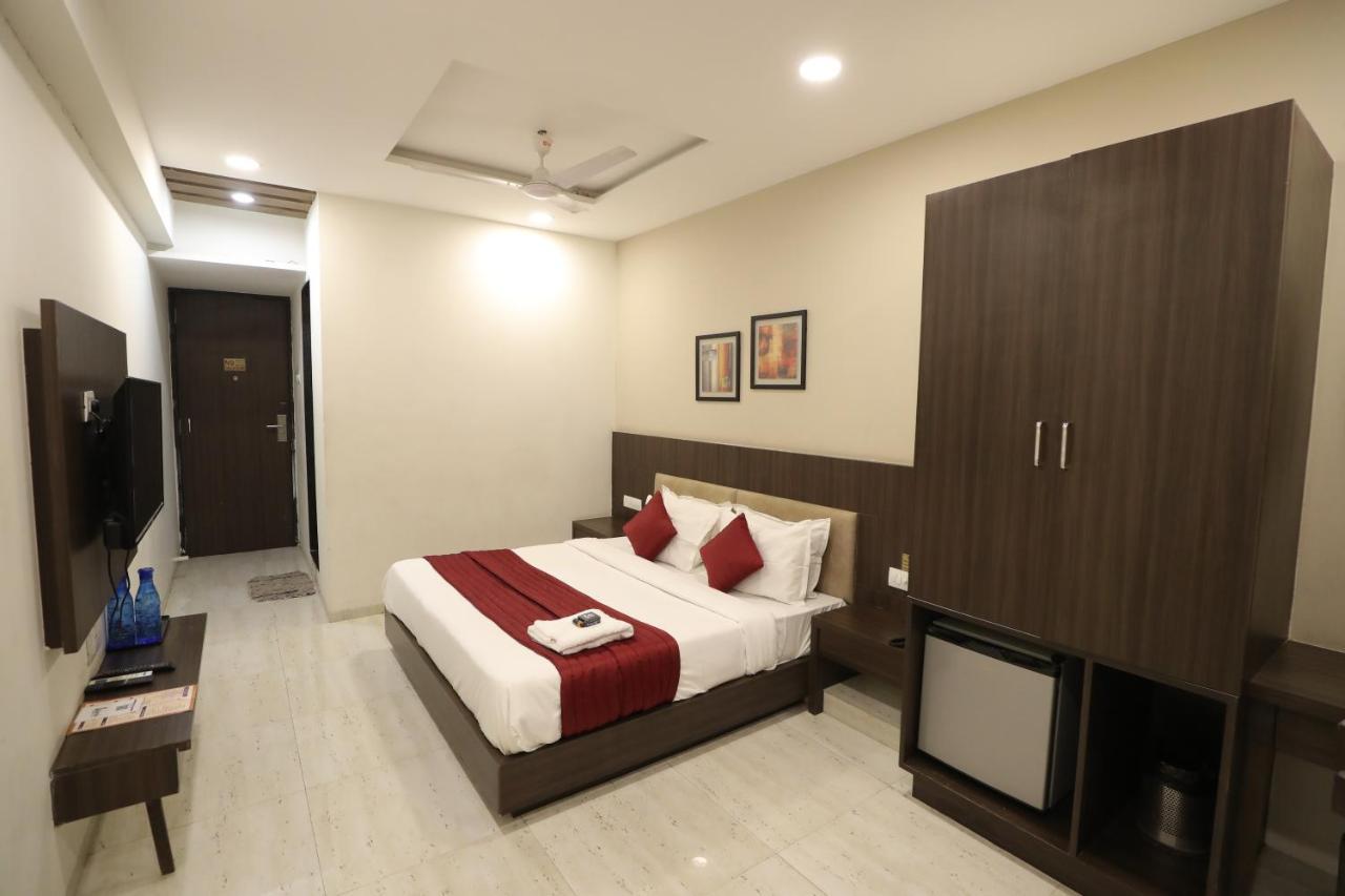 Hotel Privya Rooms And Banquet Surate Exterior foto